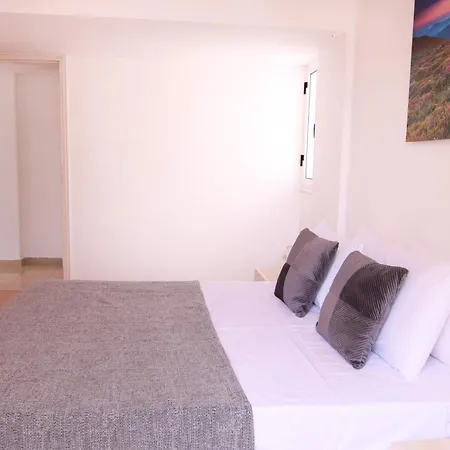 Phaedrus Living: Beachfront Thalassa Kato Yialia