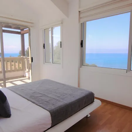 Phaedrus Living: Beachfront Thalassa Kato Yialia