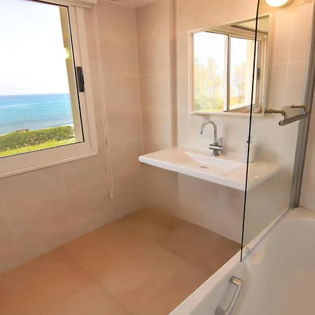 Phaedrus Living: Beachfront Thalassa Villa *